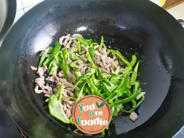 Fried shredded pork with green pepper