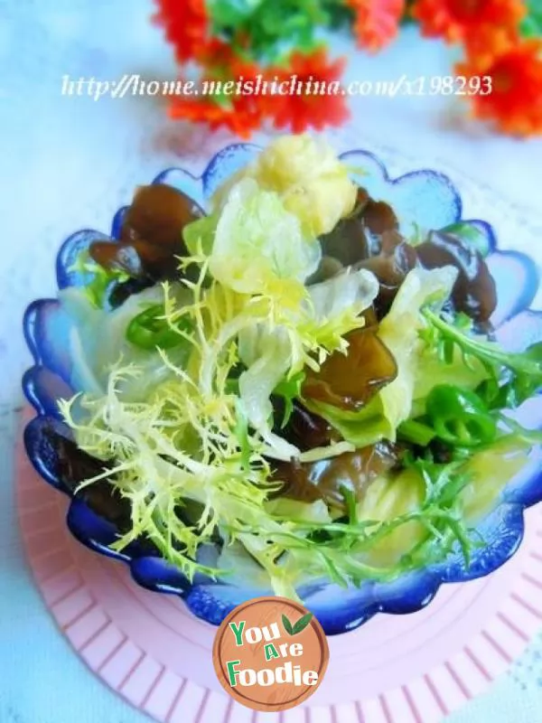 Mixed black fungus with lettuce