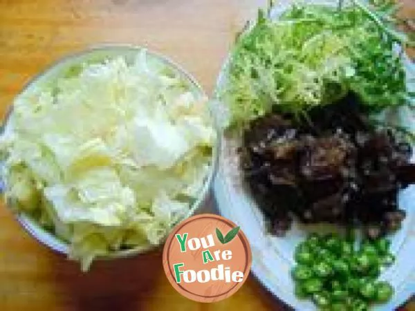 Mixed black fungus with lettuce