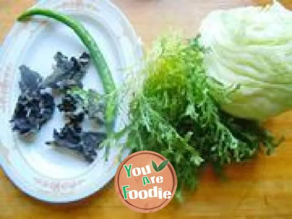 Mixed black fungus with lettuce