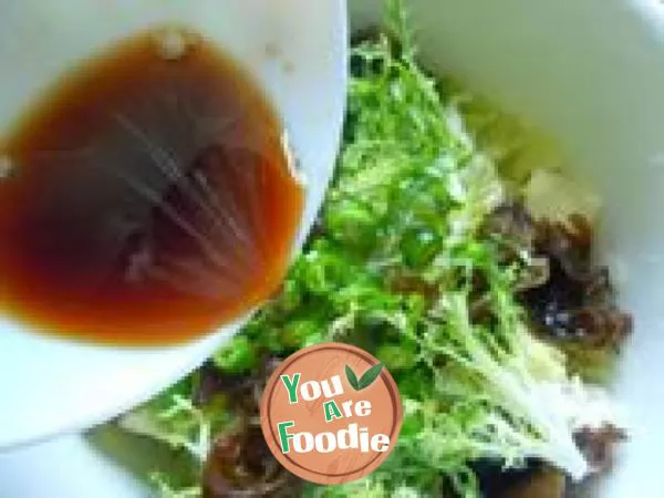 Mixed black fungus with lettuce