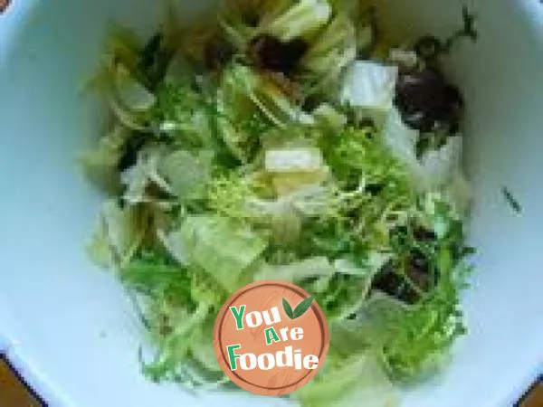 Mixed black fungus with lettuce