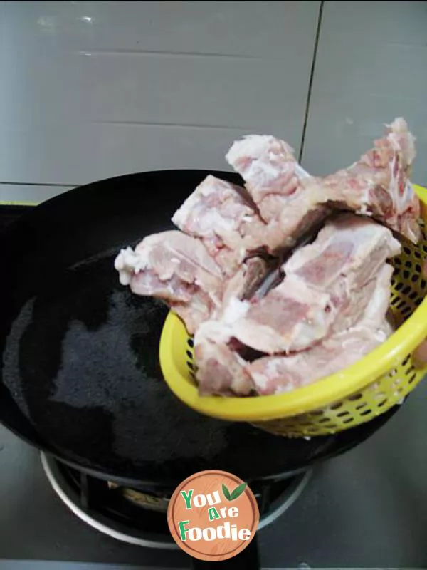 Zero cooking skill, creating northeast famous dish --- northeast sauce skeleton at home