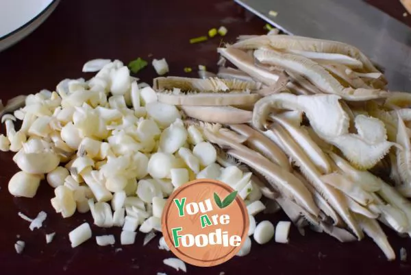 Delicious Chinese yam mushroom soup