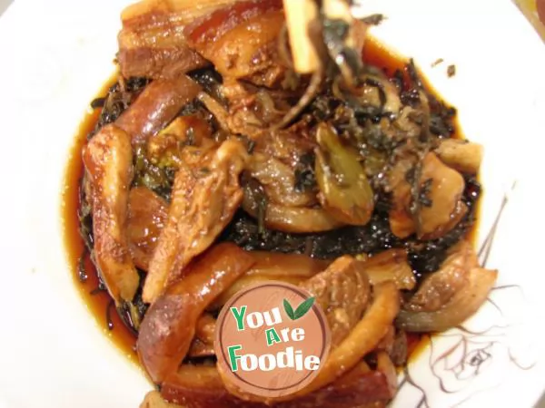 Braised pork with purslane