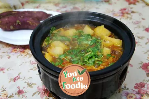 Stewed persimmon with beef and potato