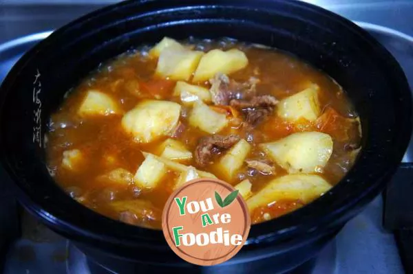 Stewed persimmon with beef and potato