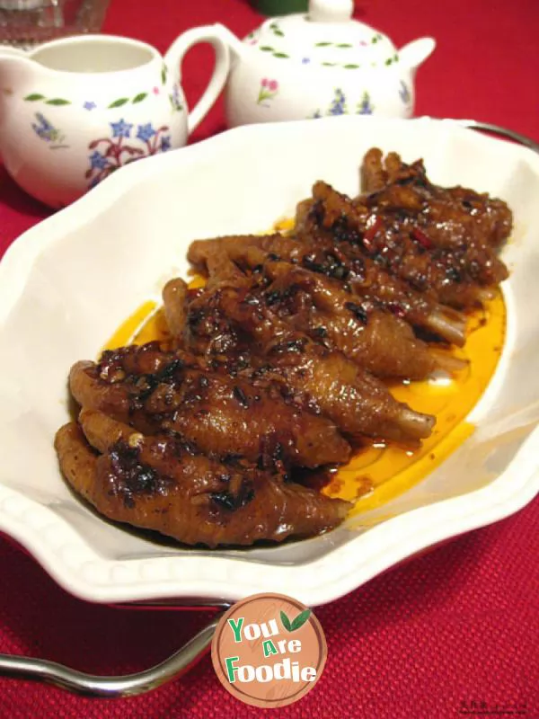 Fried chicken feet with black bean and pepper