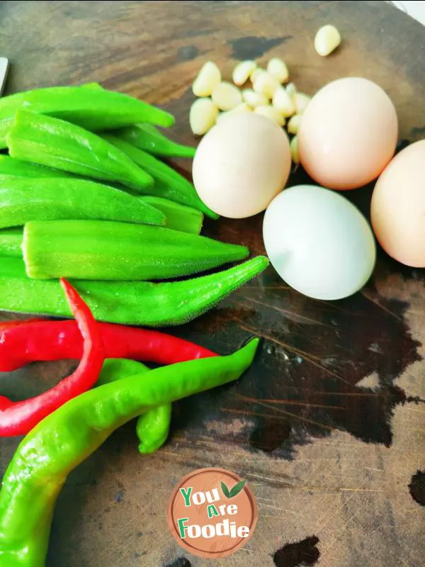 Fried eggs with okra