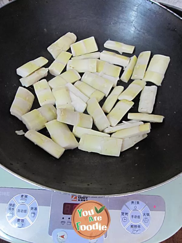 Vegetarian dishes can be so delicious -- braised spring bamboo shoots in soy sauce