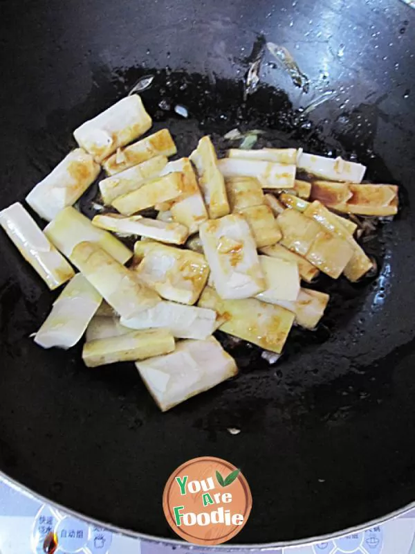 Vegetarian dishes can be so delicious -- braised spring bamboo shoots in soy sauce