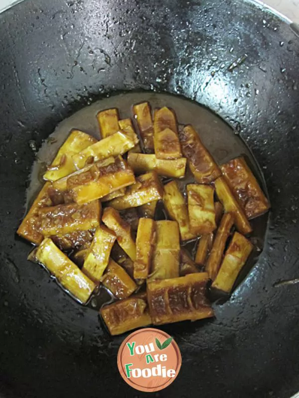 Vegetarian dishes can be so delicious -- braised spring bamboo shoots in soy sauce