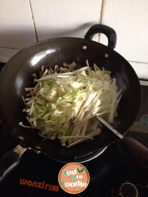 Fried glutinous rice balls with eggs