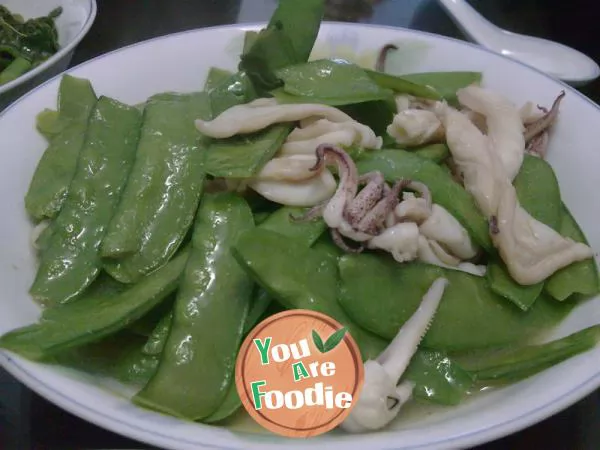 Fried-lotus-beans-with-fresh-squid