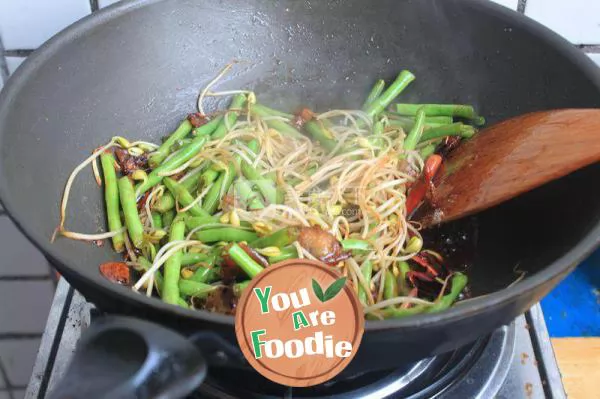 Home flavor - stewed noodles with beans