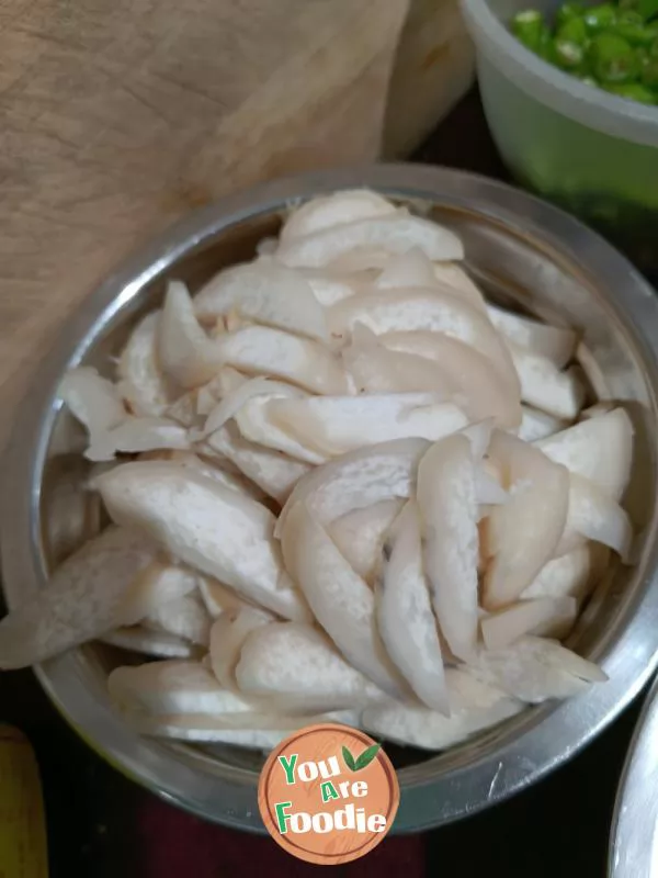 Fried sliced pork with Pleurotus eryngii