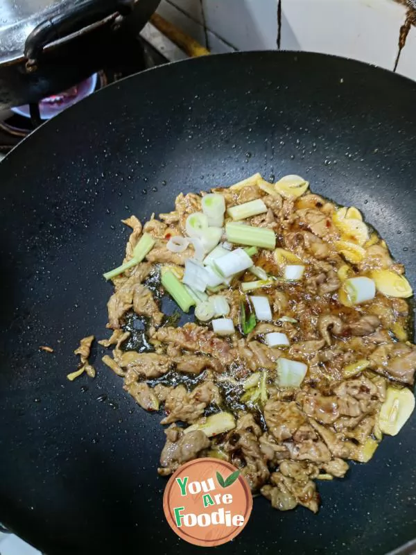 Fried sliced pork with Pleurotus eryngii