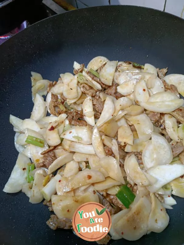 Fried sliced pork with Pleurotus eryngii