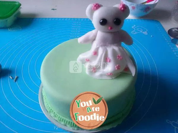 Bear sugar cake