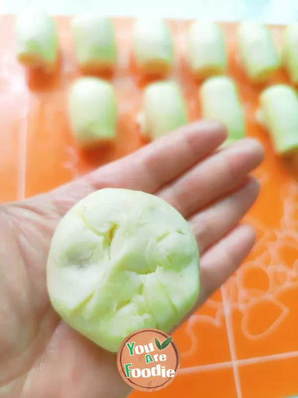 Su style moon cake with pepper and salt