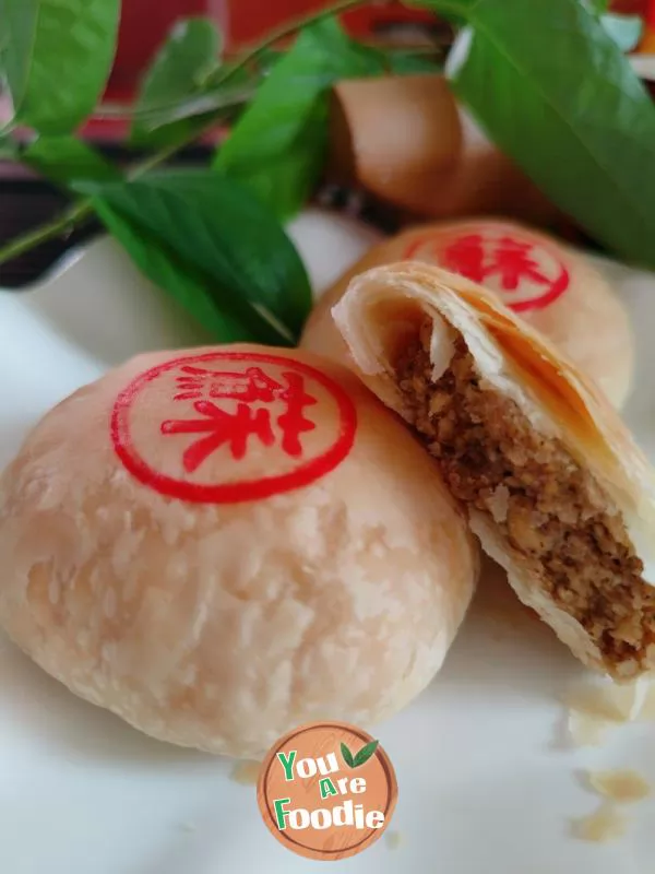 Su style moon cake with pepper and salt