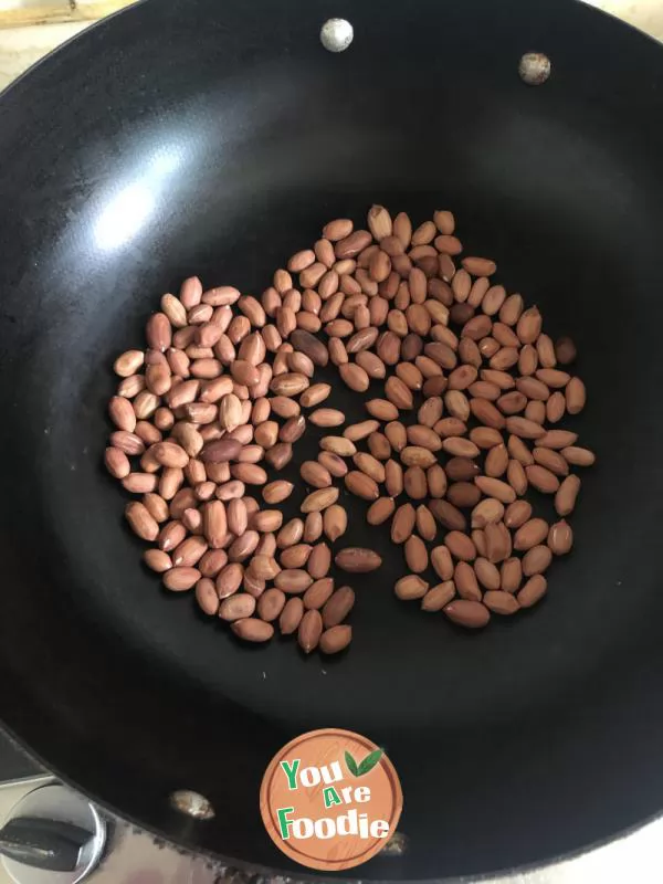 Pepper and salt peanuts