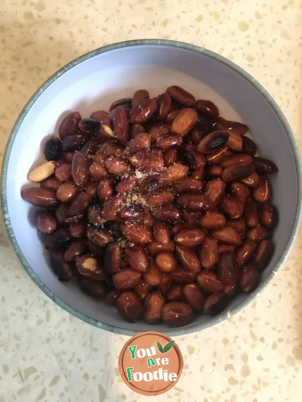 Pepper and salt peanuts