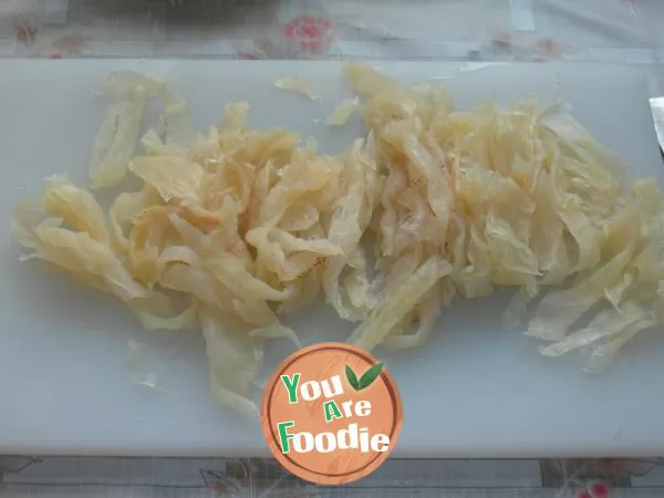 Shredded jellyfish with cucumber