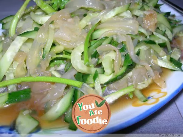 Shredded jellyfish with cucumber