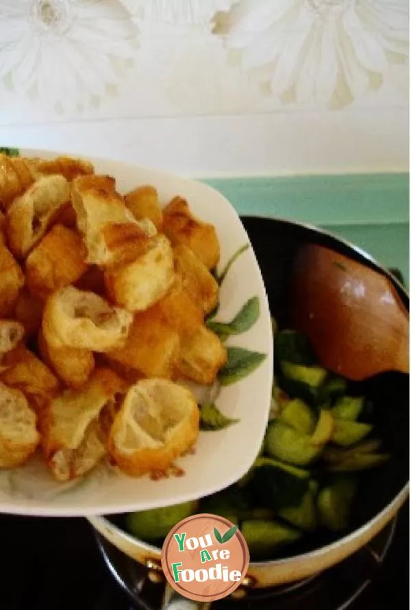 Fried fried sliced cucumber