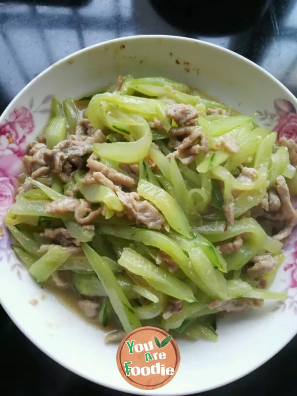 Novice kitchen home style fried pork with cucumber