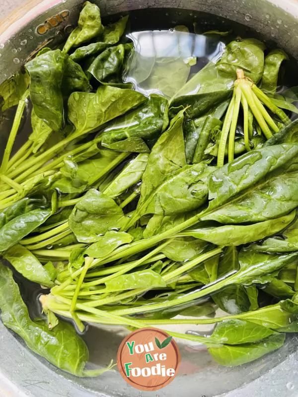 Braised spinach with minced meat