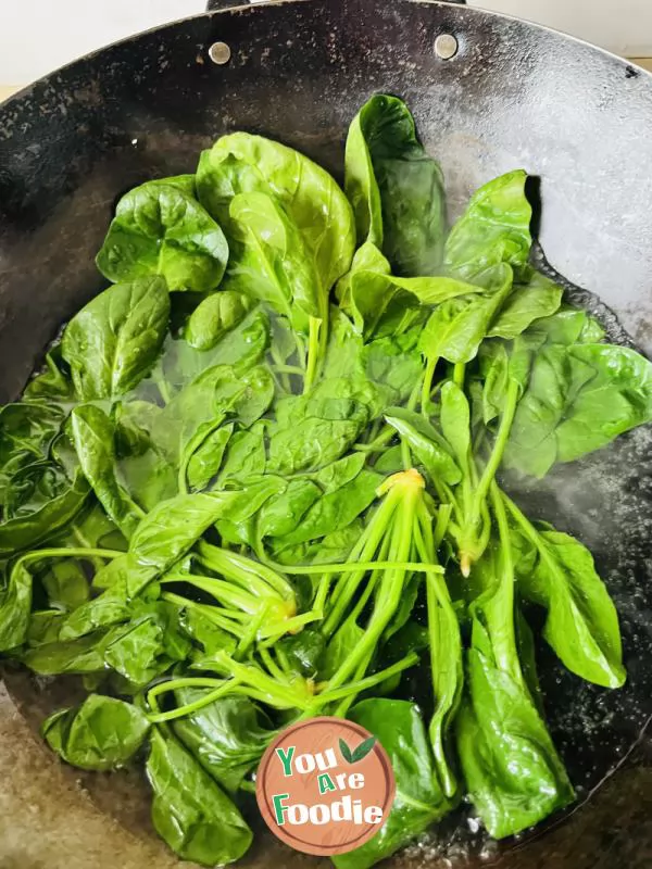 Braised spinach with minced meat