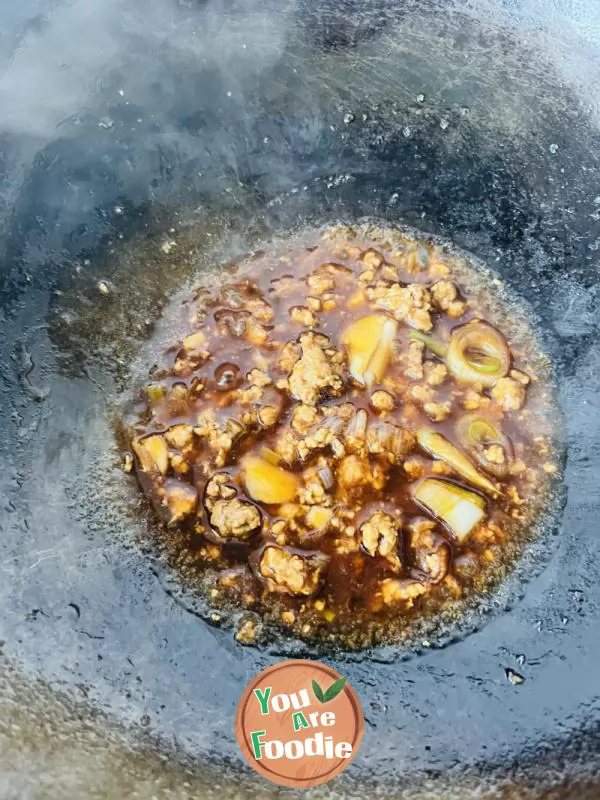 Braised spinach with minced meat