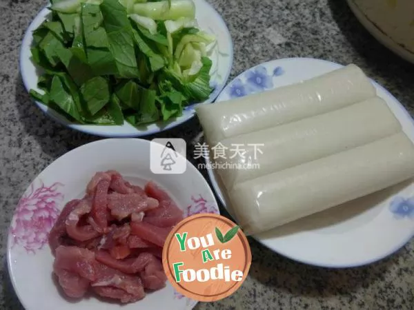 Fried rice cake with tenderloin and green vegetables