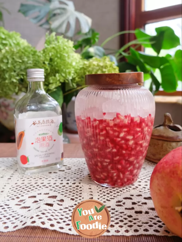 Home-made-aromatic-pomegranate-wine