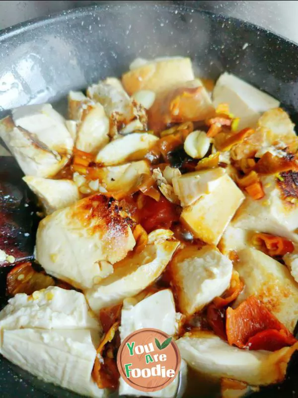 Braised pork and tofu in brown sauce