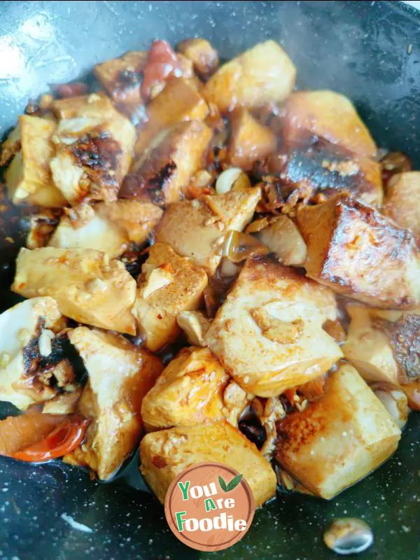 Braised pork and tofu in brown sauce