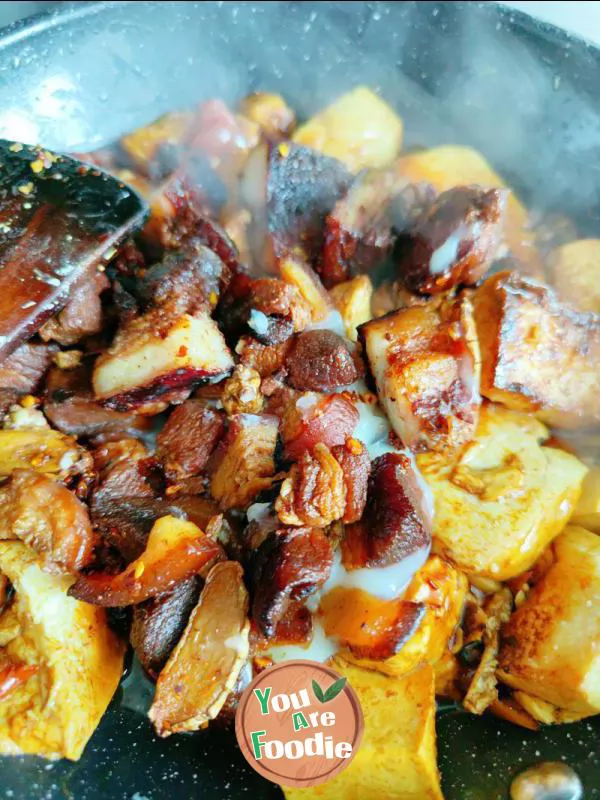 Braised pork and tofu in brown sauce