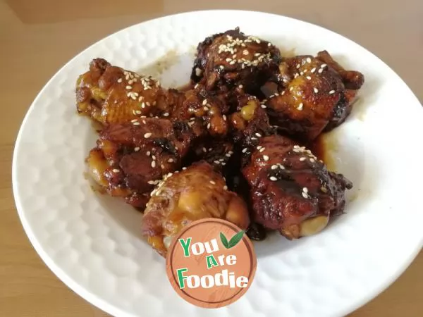 Braised chicken wing root in brown sauce