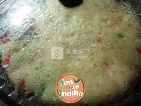 Steamed cake with red and green silk