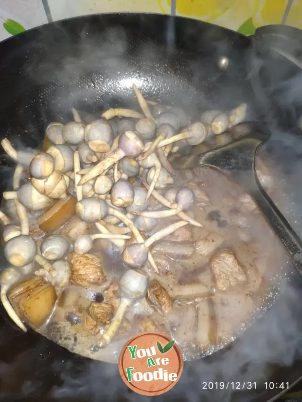 Stewed meat with mushroom