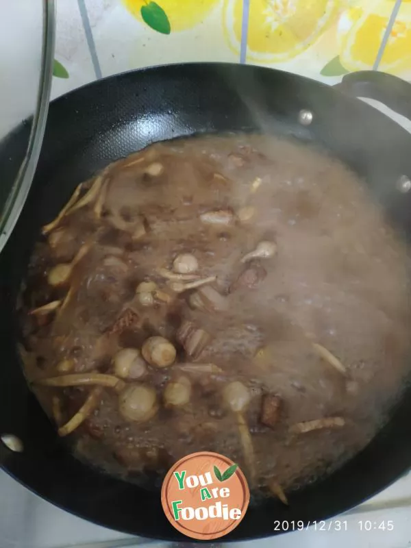 Stewed meat with mushroom