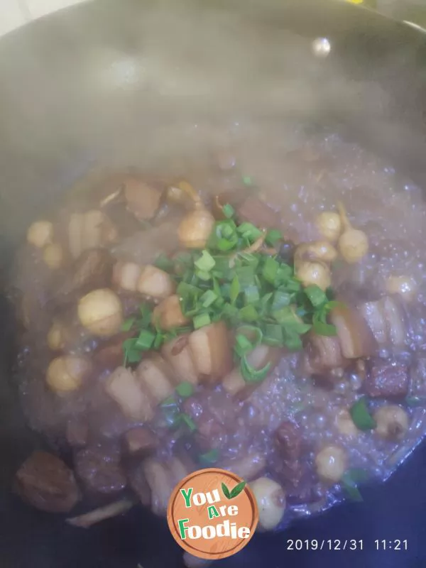 Stewed meat with mushroom