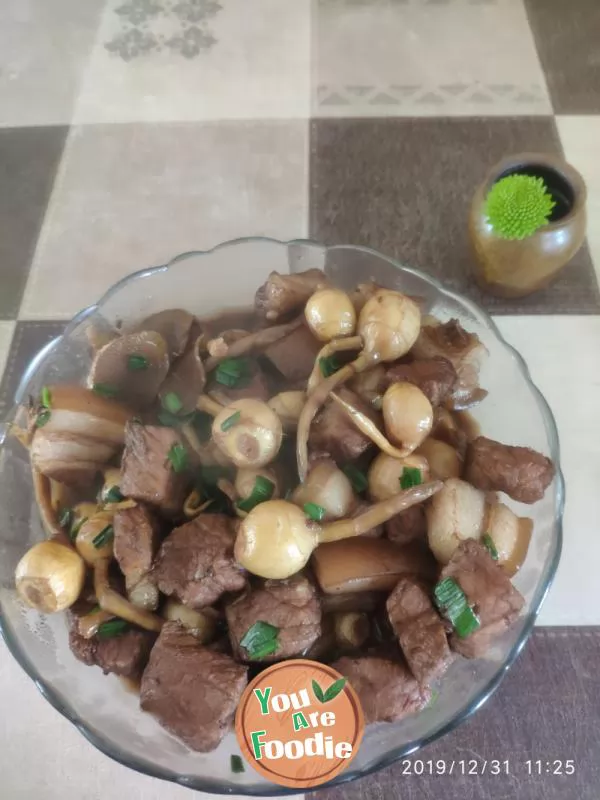 Stewed meat with mushroom