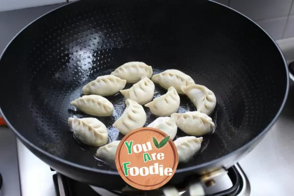 Eating eggplant in summer to clear away heat -- fried bread with vegetable filled eggplant