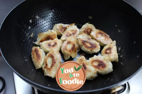 Eating eggplant in summer to clear away heat -- fried bread with vegetable filled eggplant