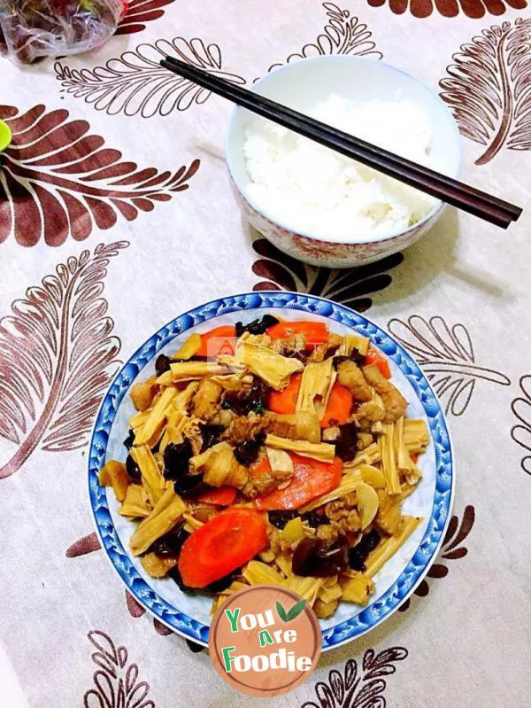 Braised beancurd with fungus and five flowers