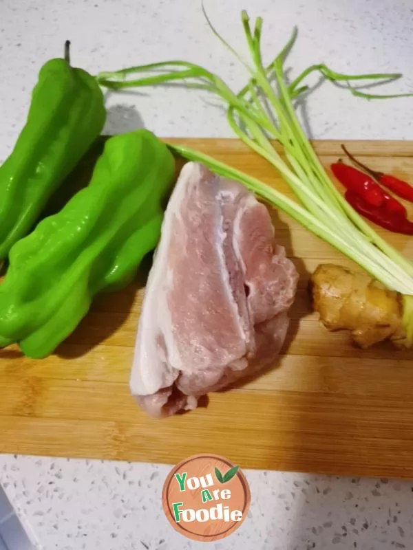 Fried meat with green pepper