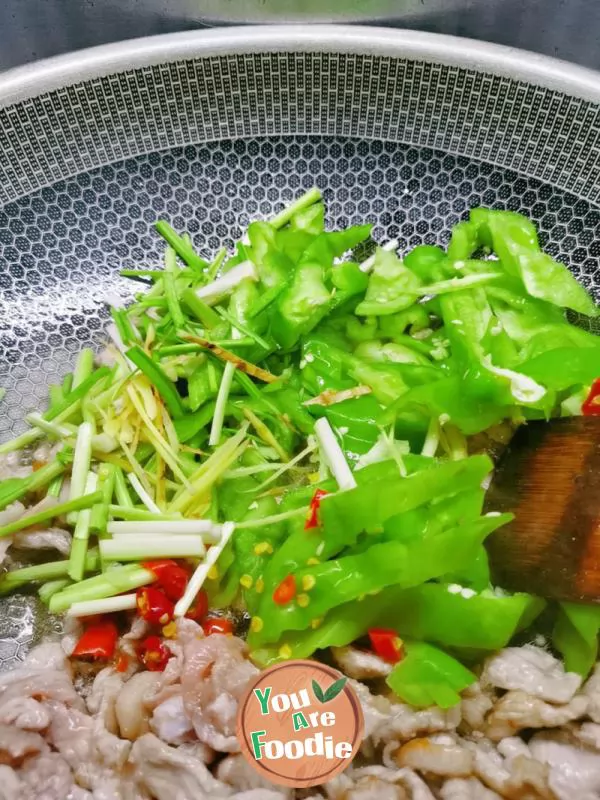 Fried meat with green pepper